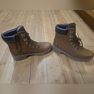Womens Timberland Boots Sz 9